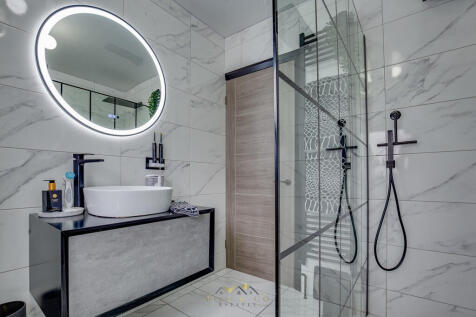 Bathroom 1.3
