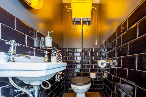 Bar Toilet