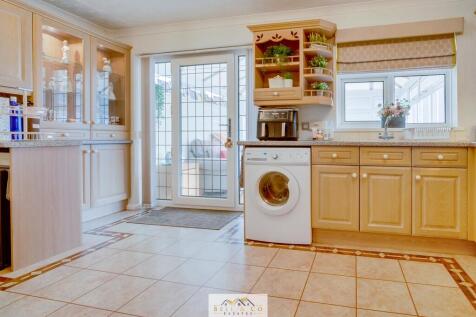 Kitchen Diner  1