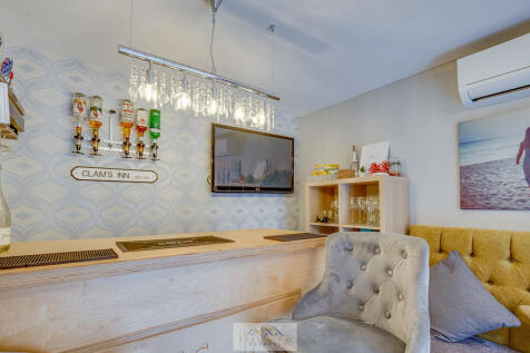 Outdoor bar 1.3