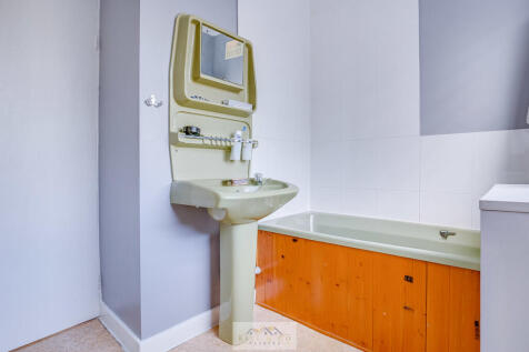 Bathroom 1.2