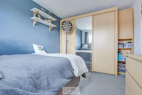 Bedroom 2.3