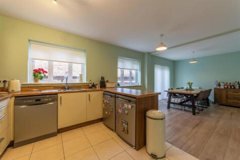 133 Parc Panteg-17.jpg