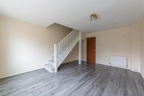 147 Gifford Close-12.jpg