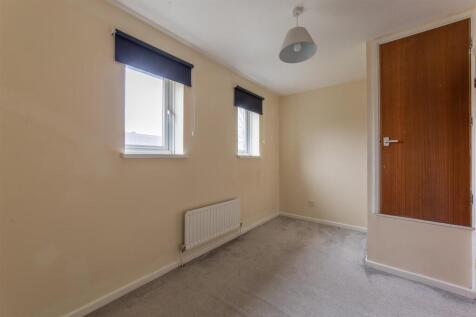 147 Gifford Close-3.jpg