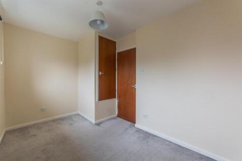 147 Gifford Close-4.jpg