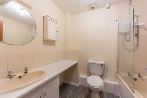 147 Gifford Close-5.jpg