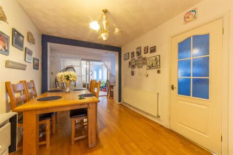 697 Monnow Way-18.jpg