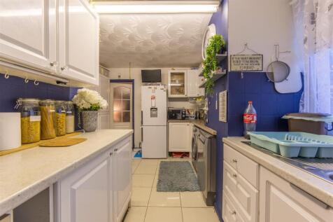 697 Monnow Way-23.jpg