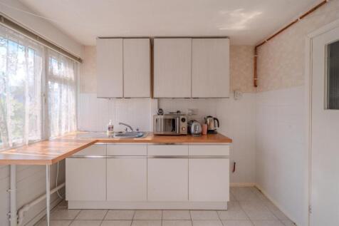 187 Henllys Way-16.jpg