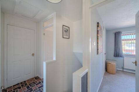 20 Radnor Way-7.jpg