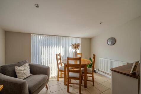 61 East Roedin-9.jpg