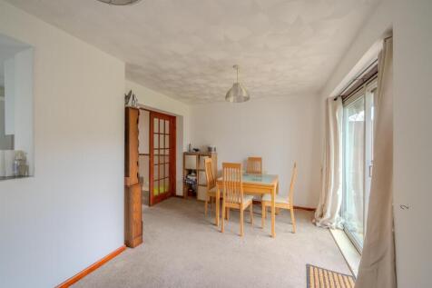 12 Trostrey Close-21.jpg