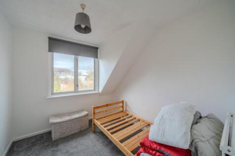12 Trostrey Close-10.jpg