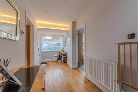 8 Station Road-14.jpg