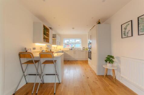 8 Station Road-18.jpg