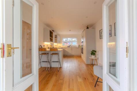 8 Station Road-25.jpg