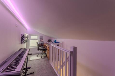 8 Station Road-32.jpg