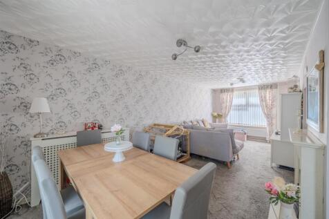 44 Lea Close-11.jpg
