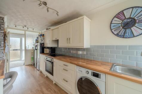 44 Lea Close-14.jpg