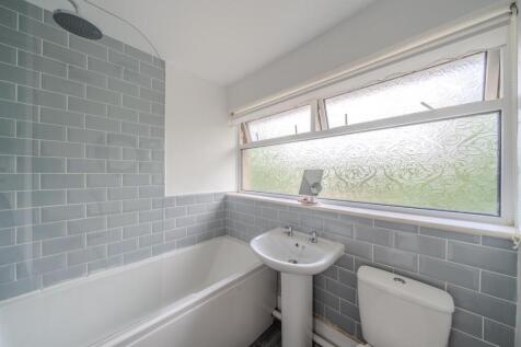 44 Lea Close-2.jpg