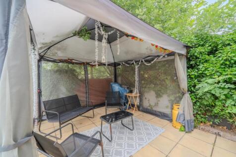 44 Lea Close-17.jpg