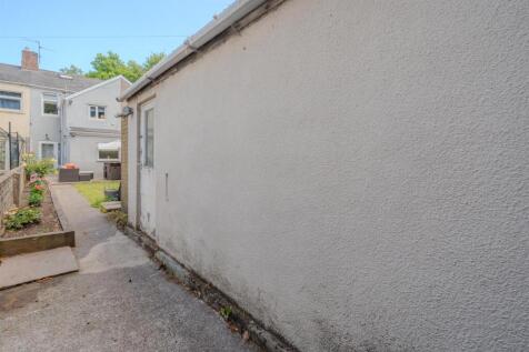 110 Llantarnam Rd-23.jpg