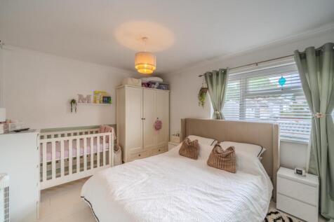 51 Ledbrooke Close-1.jpg
