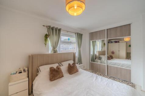 51 Ledbrooke Close-2.jpg