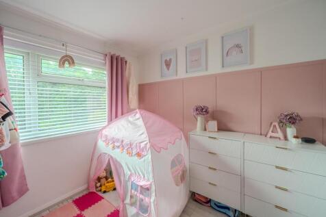51 Ledbrooke Close-4.jpg