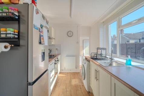 2 Cwm Cottage Road-14.jpg