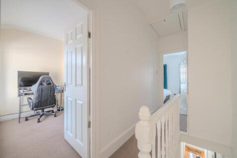 2 Cwm Cottage Road-8.jpg