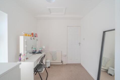 2 Cwm Cottage Road-5.jpg