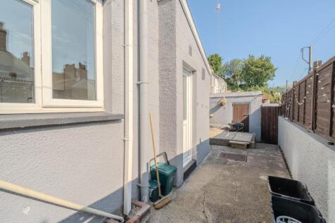 2 Cwm Cottage Road-18.jpg
