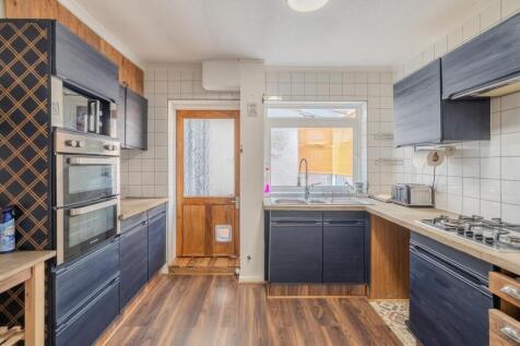 6 Canberra Close-13.jpg