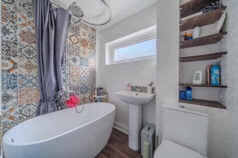 6 Canberra Close-6.jpg