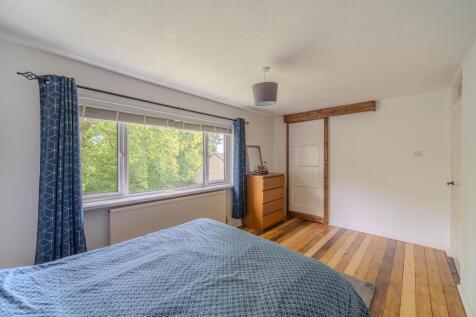 6 Canberra Close-2.jpg