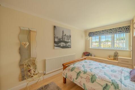 21 Pine Tree Road-1.jpg