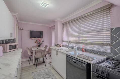5 Ty Pwca Place-10.jpg