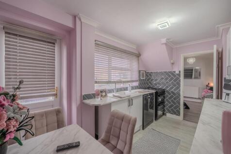 5 Ty Pwca Place-11.jpg