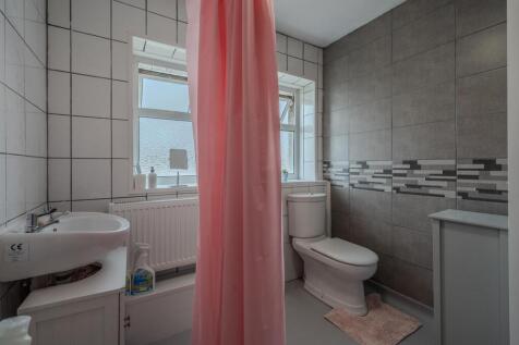 5 Ty Pwca Place-8.jpg