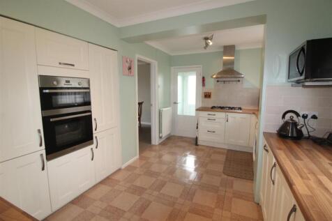 Kitchen 2.jpg
