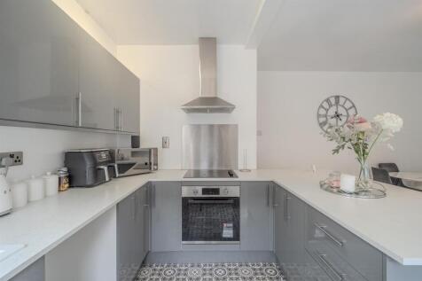 173 Manor Road-10.jpg