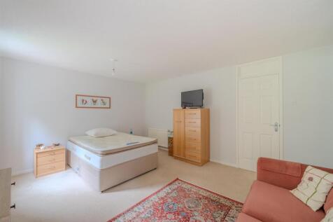 48 Glaslyn Court-2.jpg