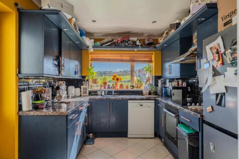 122 Blaendare Road-19.jpg