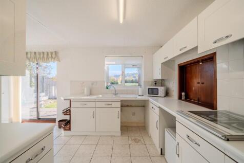 64 Cambria Close-24.jpg