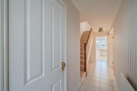 64 Cambria Close-16.jpg