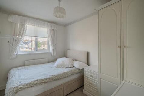 64 Cambria Close-7.jpg