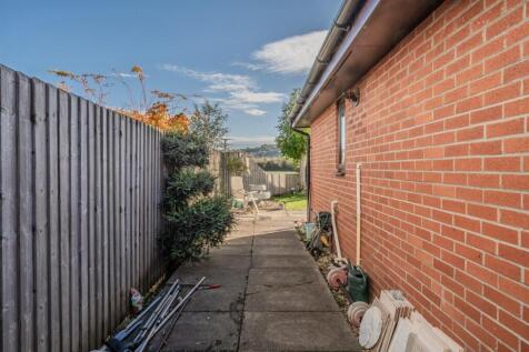 64 Cambria Close-6.jpg