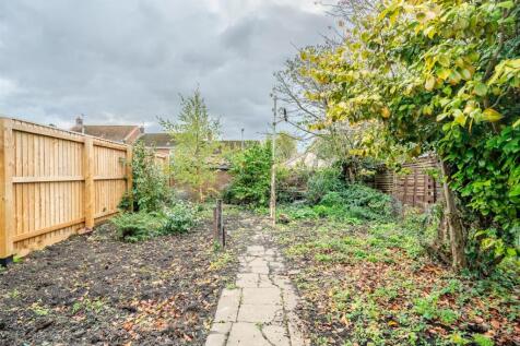 15 Field View Road-5.jpg